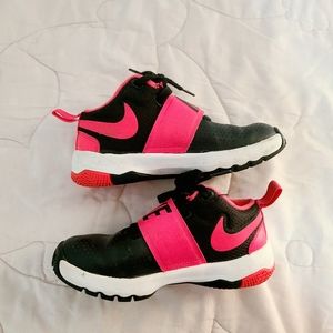 nike girls shoes